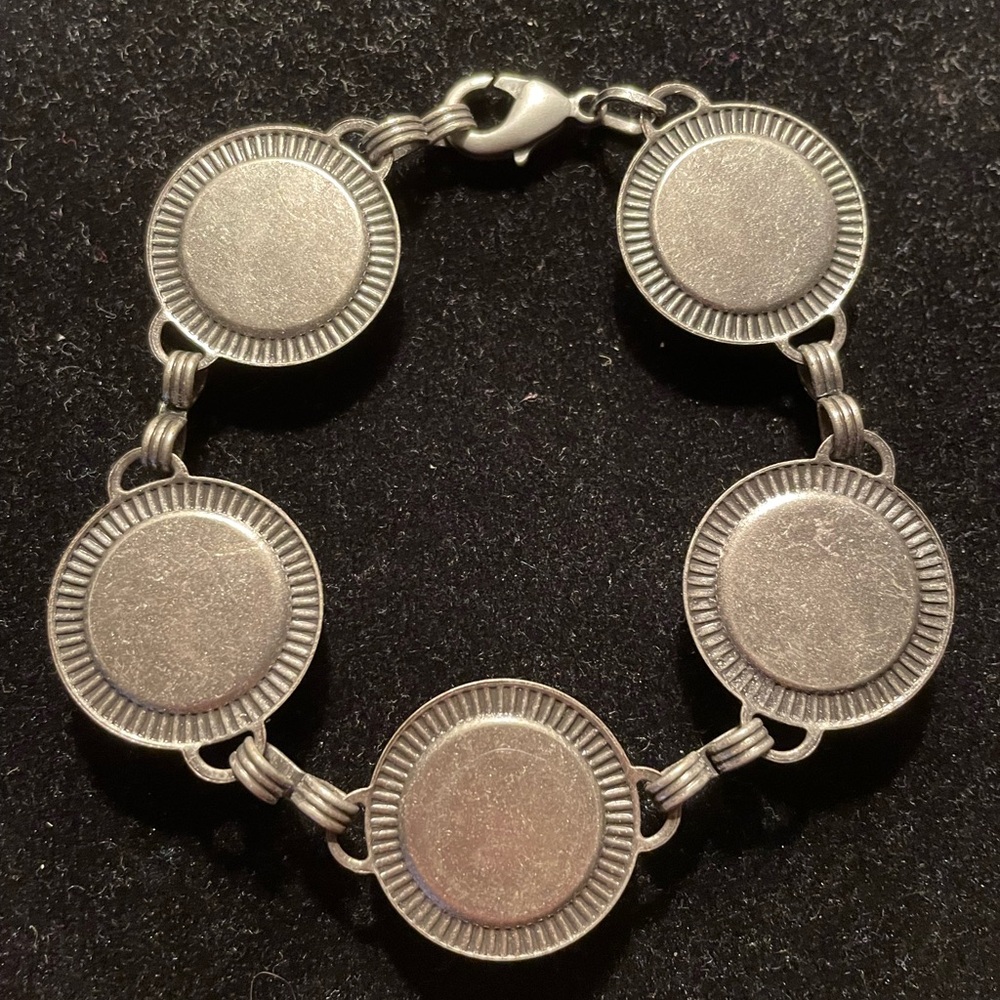 Button Bracelet - Picture 2 of 2